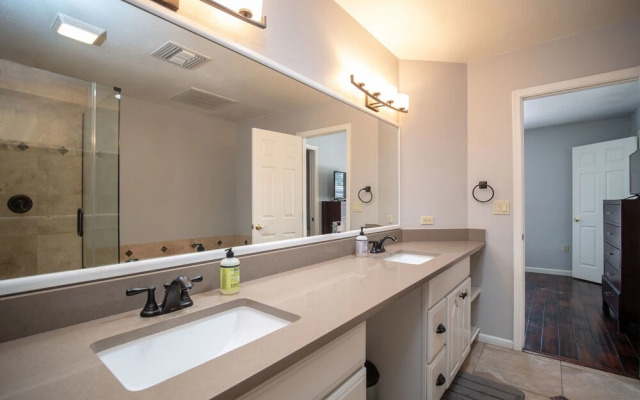 Scottsdale 4BD Modern Home w/ Sparkling Pool!