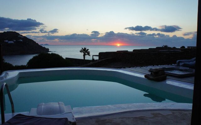 Beyond Beachfront Super Paradise Villa