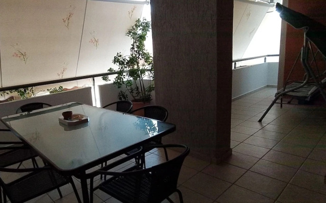 A&J Apartments or Rooms athens airport