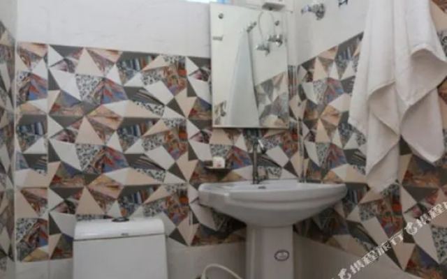 Tandoori Veg Hotel by OYO Rooms