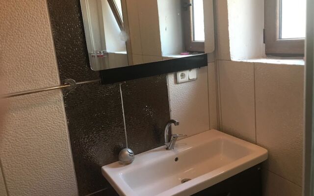 Infinity Amintas Apart