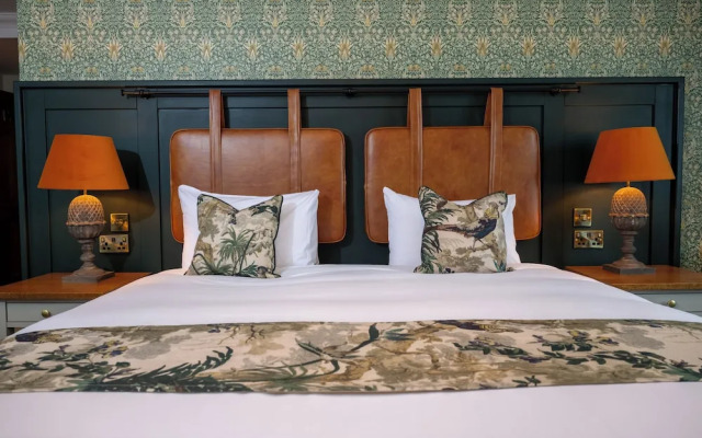Wheatsheaf Hotel - Virginia Water by Greene King Inns