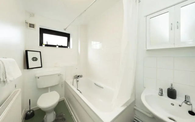 1bedlondonapt-freeparking-fastwifi-sofabed
