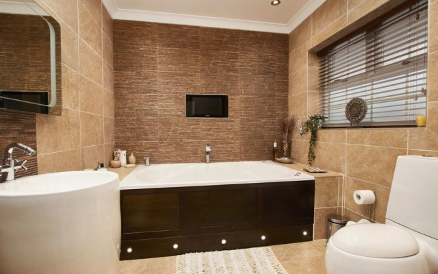Homebird Property - Carter Knowle House