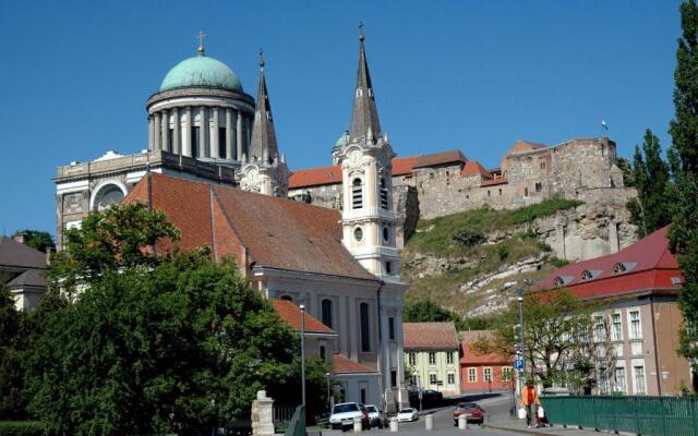 Alabárdos Panzió és Apartmanház