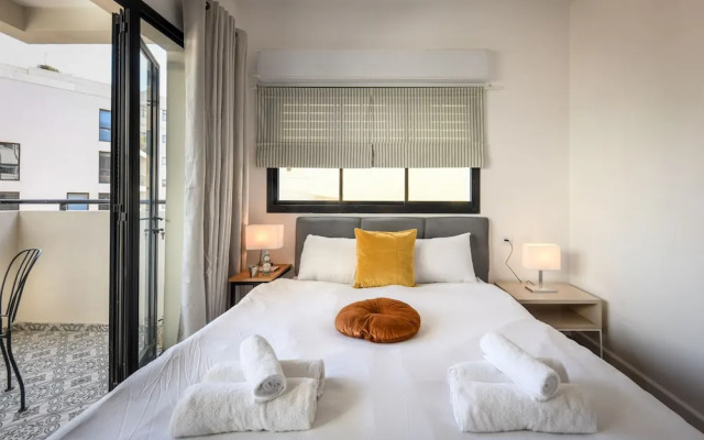 Stylish 2BD Bauhaus Apt w Balcony