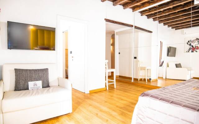 Trevi Queen Apartments