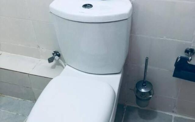 Cozy G54 Studio Apt with free WiFi & parking…