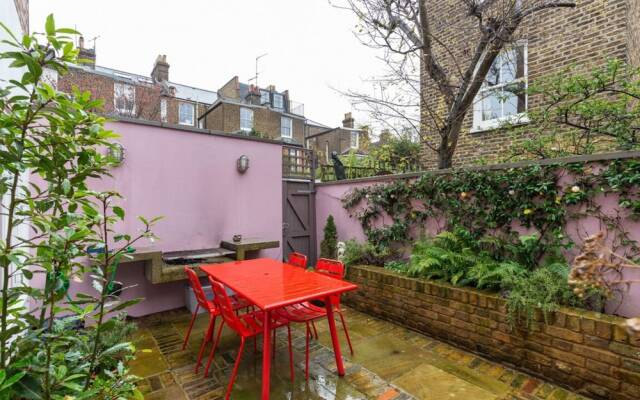 Lovely 4 Bedroom House near Portobello