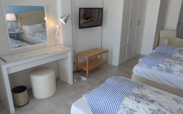 Seafront Studios & Apartments
