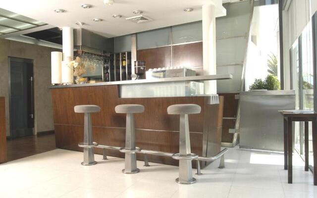 Camberland Resort & Suites Pilar