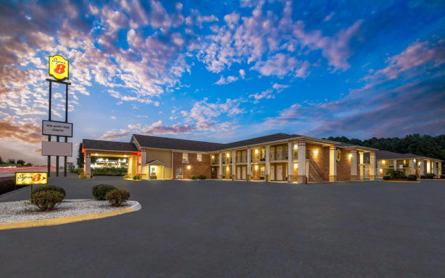 Super 8 by Wyndham Covington