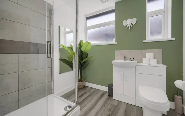 Stylish Modern Apartment - Free Parking - W