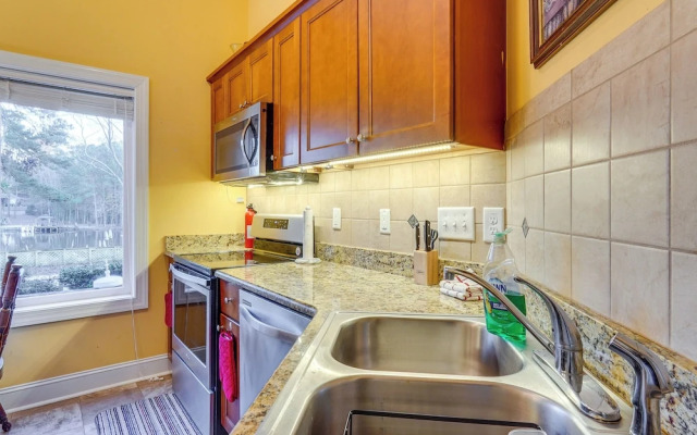 Scenic Studio w/ Dock Access in Fayetteville!