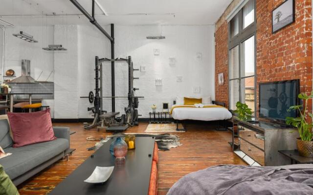 Wolroy House Apartments