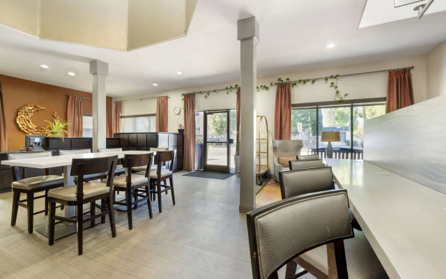 Best Western Royal Palace Inn & Suites
