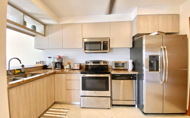 Tropical Luxury 2Bdr condo - Pool view - At the Beach