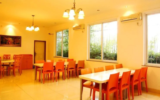 Dujiangyan Spring Business Hotel