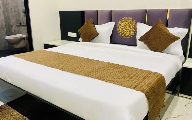 Stay 10 Parallel Apartment Hotel
