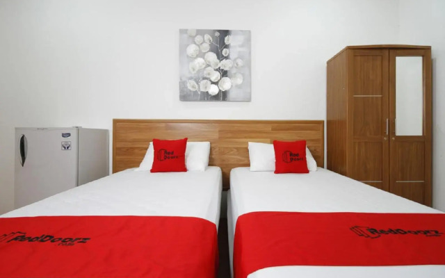 RedDoorz Plus near Plaza Indonesia