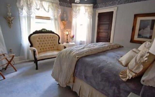 The Inn on Holly Bed and Breakfast