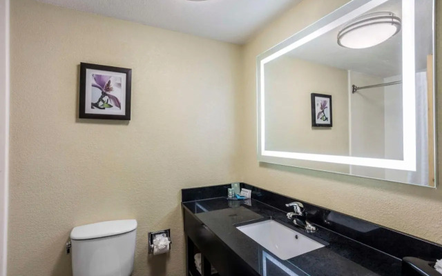 Capital Plaza Inn & Suites Harrisburg