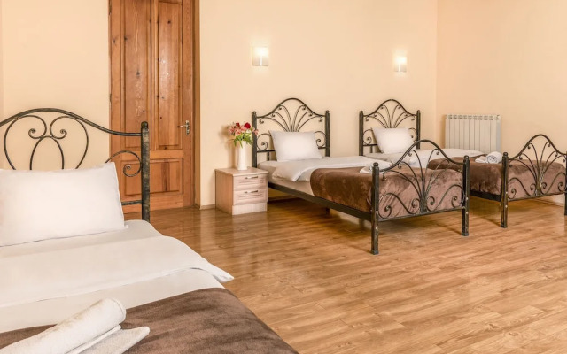 Vaki Hotel
