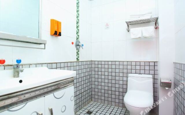 Ward Aladdin Hotel (Weifang Railway Station Taihuacheng Branch)