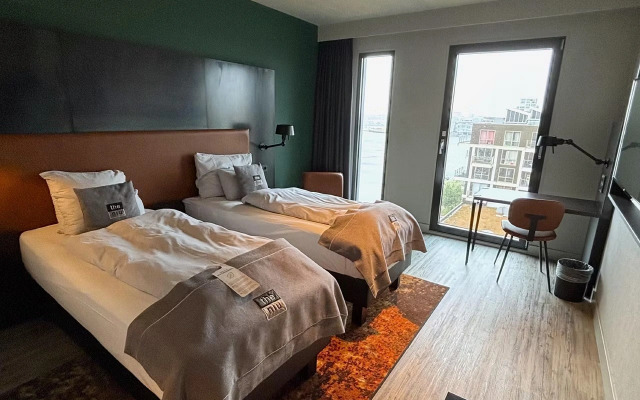 Holiday Inn - the niu, Fender Amsterdam by IHG