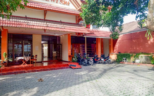 OYO 759 Hotel Dewi Sri