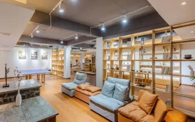Dali li li wan xiang youth community hostel