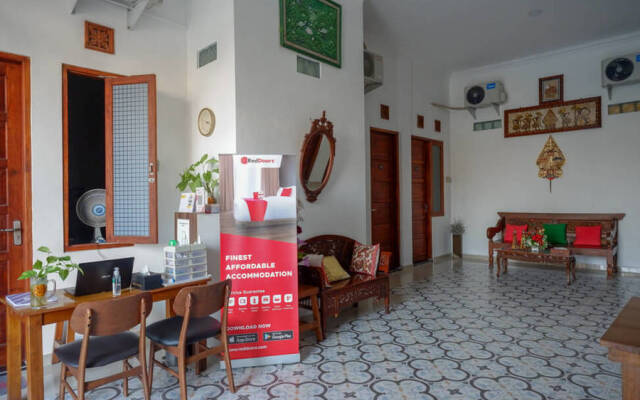 RedDoorz near Stasiun Purwosari