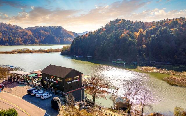 Gapyeong River52 Road Pension