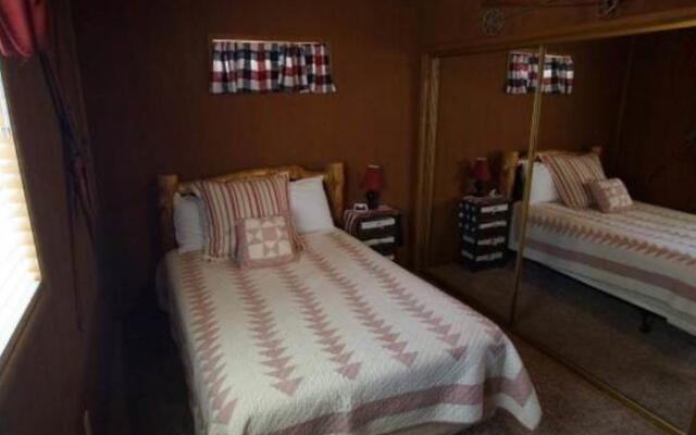 RedAwning Bear Hut