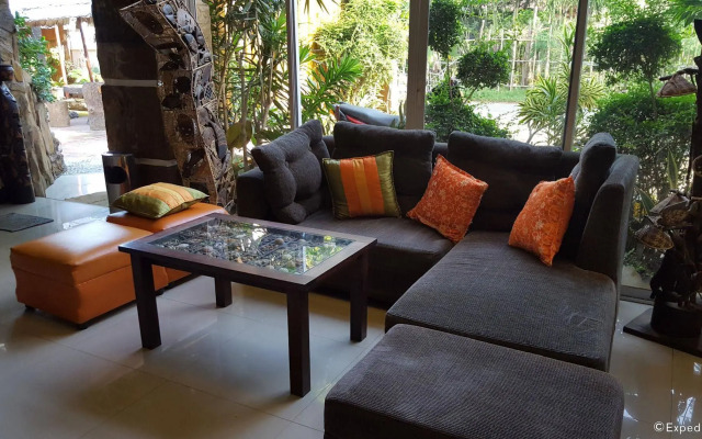 La Charica Inn & Suites