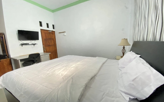 RedDoorz Syariah near RS Mitra Siaga