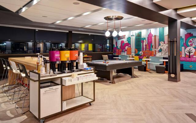 Tru by Hilton Sterling Heights Detroit