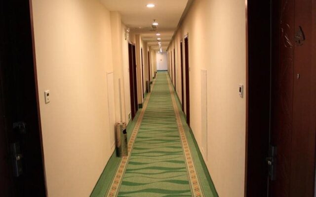 GreenTree Inn Taicang Baolong Square Hotel