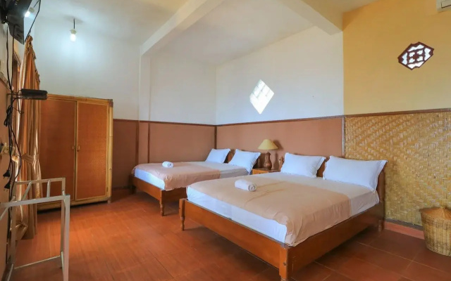 Hotel Tara Bar & Resto Air Sanih by ZUZU
