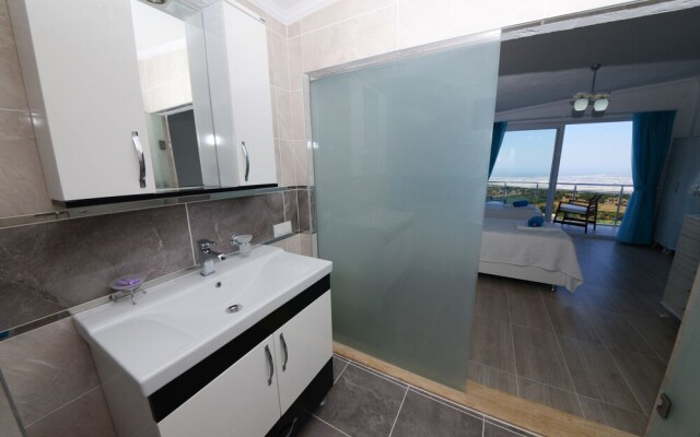 Villa Utku by Helaltatilvillari