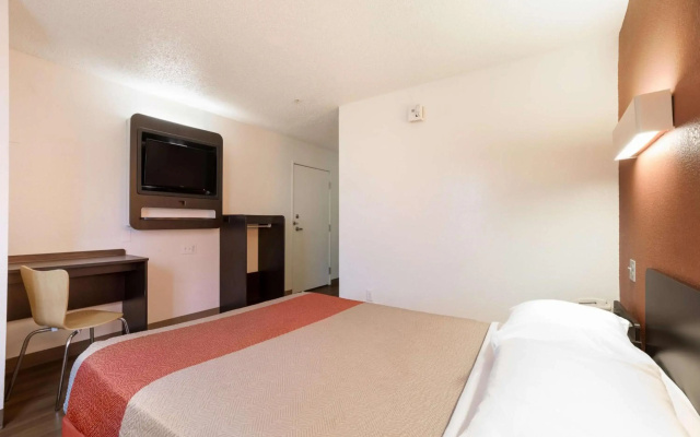 Motel 6 Orlando, FL - International Dr