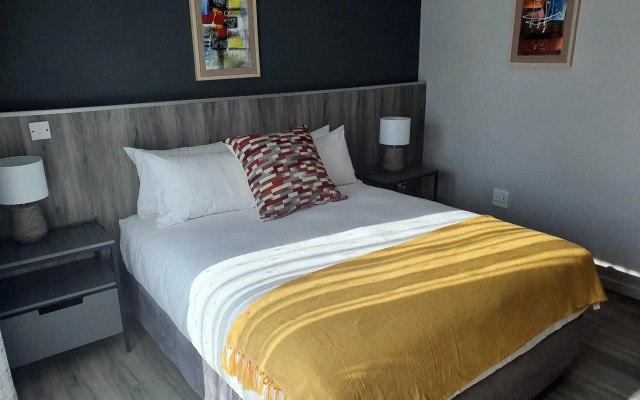 La Orchard Hotel