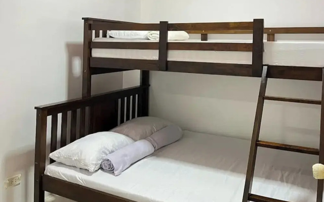 Krystalclaine Homestay-Burnham Hill Condo