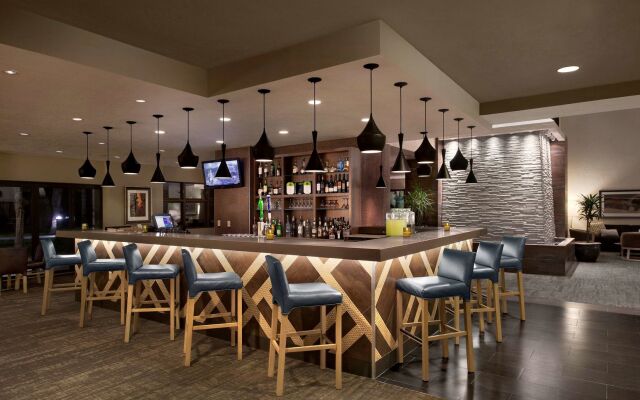 Embassy Suites by Hilton Phoenix Tempe