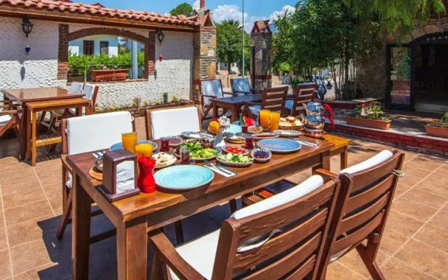 Mese Suites