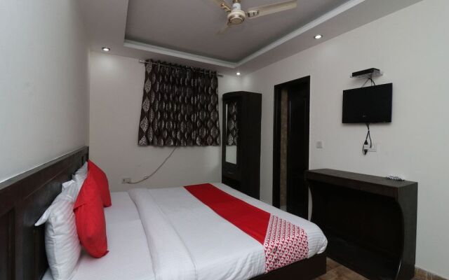 OYO 27823 Hotel Sahib