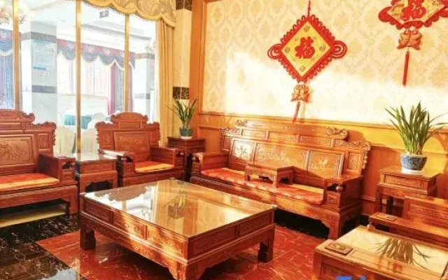 Zhenxiong Beihai Hotel (Fourth Middle School | Chishuiyuan Square)