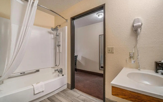 Super 8 Traverse City Mi