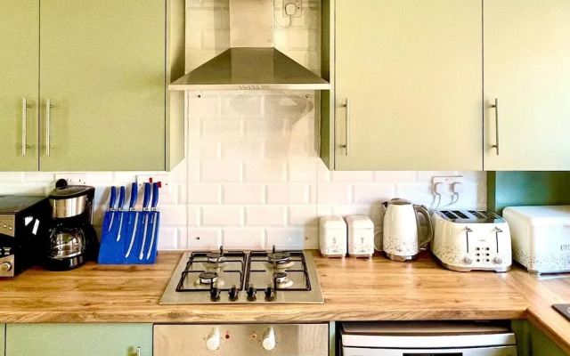 Stylish 3 BDR House With Free Parking Near Hulme