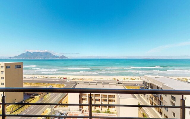 The Waves Crest Bloubergstrand